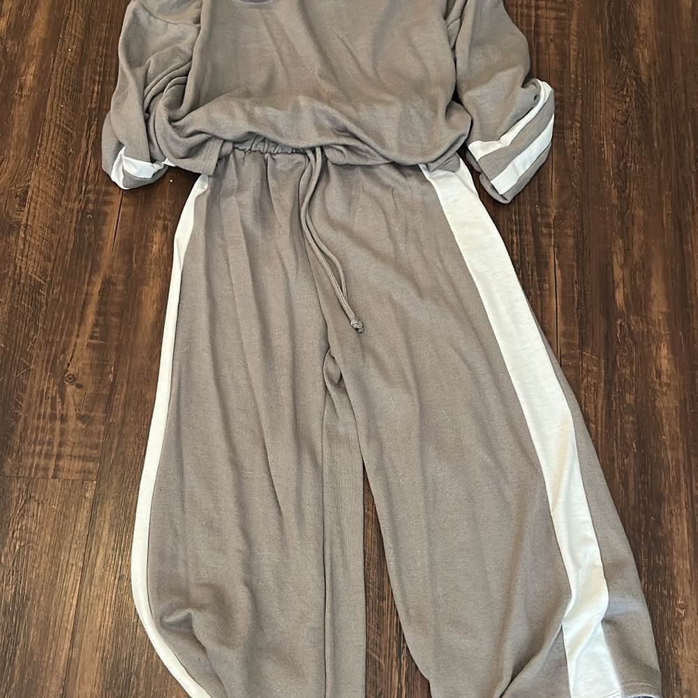 Gray and White Lounge Set